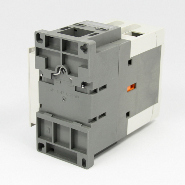 Contator_tripolar_65A_110V_220V_380V_NA_NF_LSIS_MC65_b